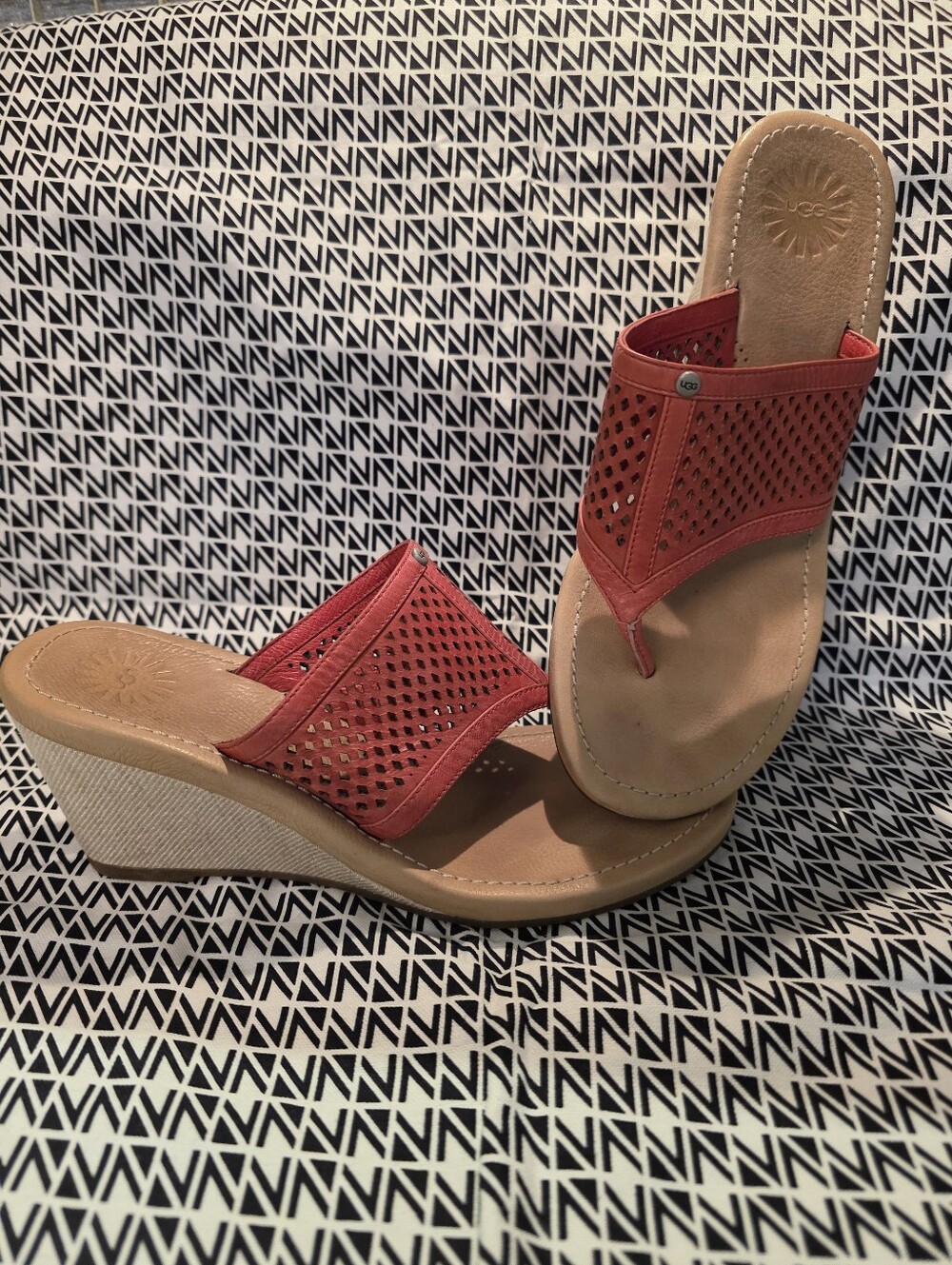 UGG Solena Leather Wedge Thong Sandal Red Size 7
